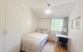 Private Rooms Near Metro, Free Parking,Direct Bus From Airport